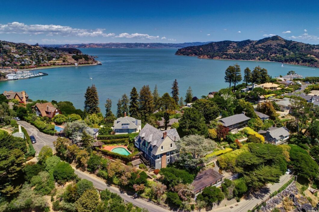 21832C1634164812212 401 Golden Gate