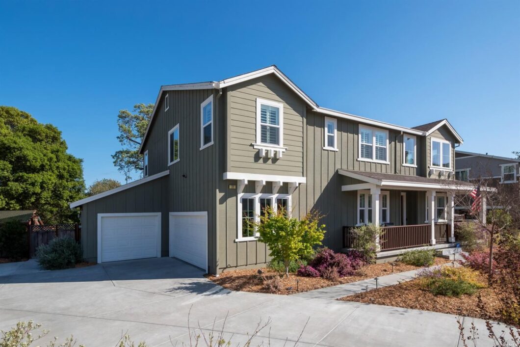 21832C1635358992120 22 Rose Stone Way