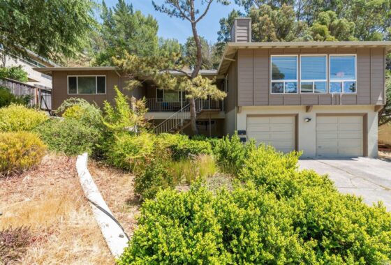 21832C1635359893003 56 58 Elizabeth Way
