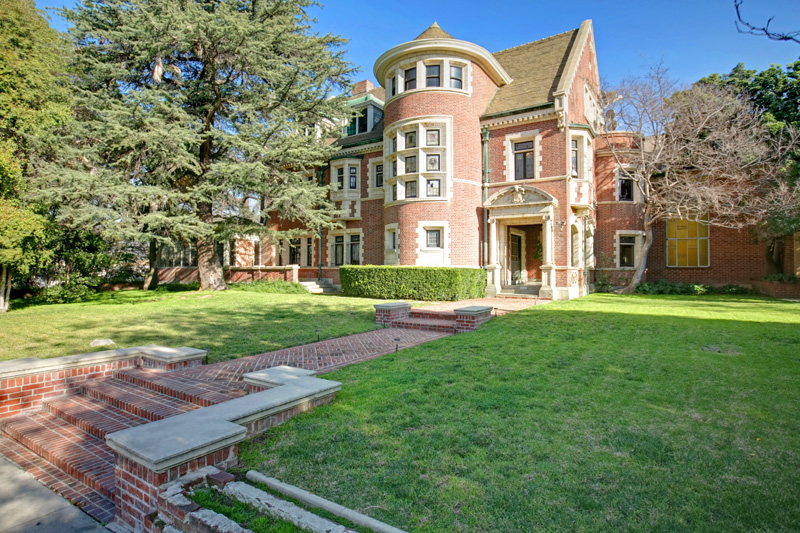 22474C1684521264378 1120 Westchester Place