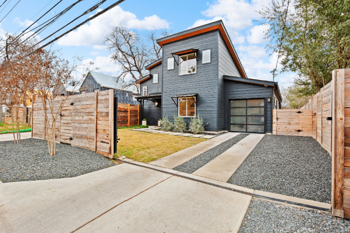 23307C1662475714493 3004 Ray Wood