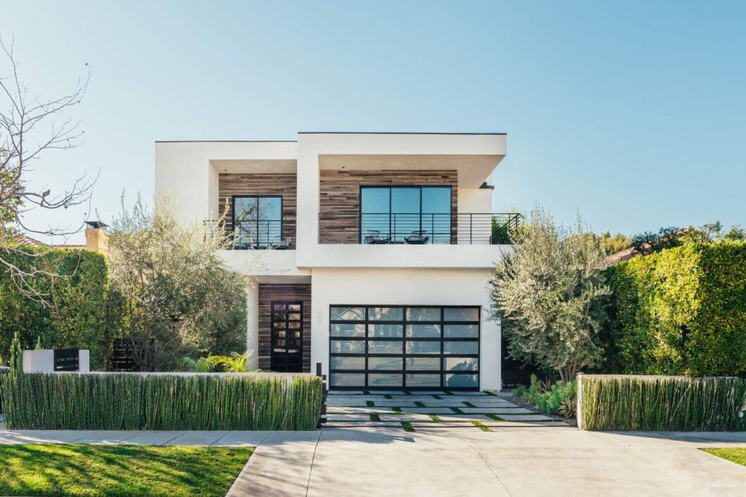23621C1592002457930 439 S. Orange Drive