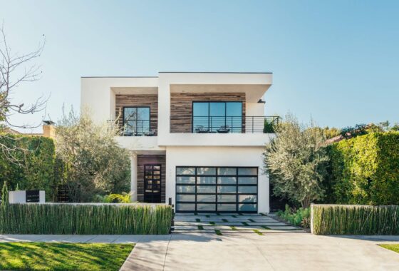 23621C1592002457930 439 S. Orange Drive