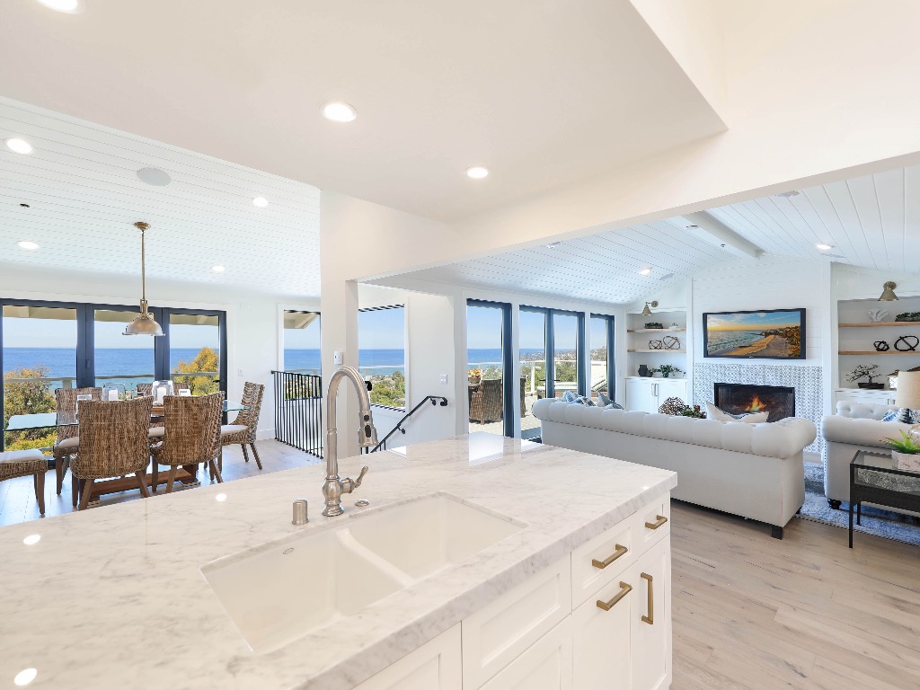 23630C1570173709917 1185 Coast View Drive