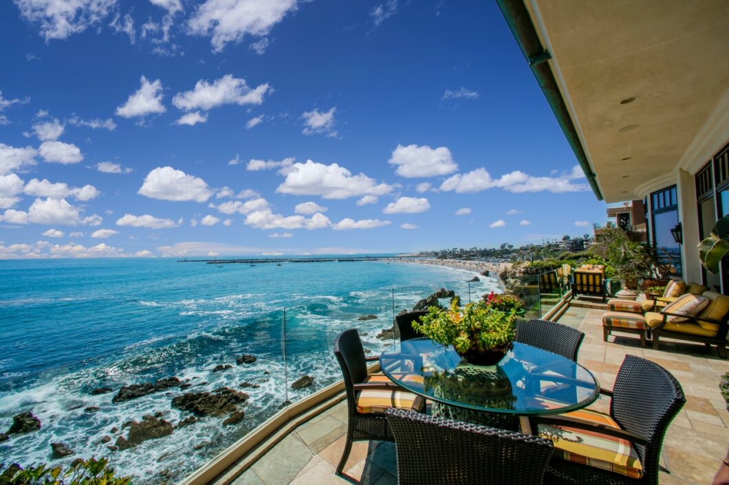 23630C1580752369455 3619 Ocean Blvd
