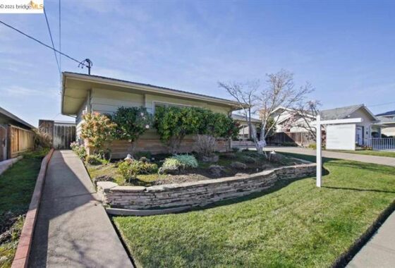 24121C1629397854814 2715 Darius Way