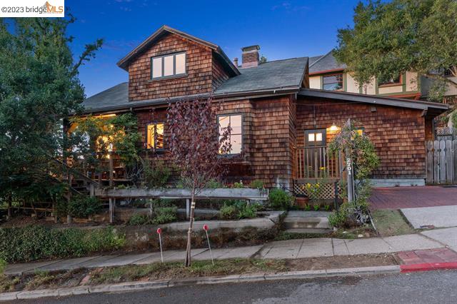 24121C1705598627719 2701 Virginia Street