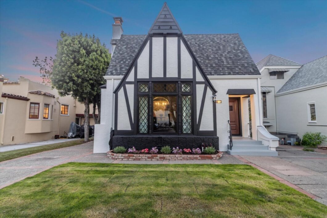 24121C1732508236871 1821 Yale drive