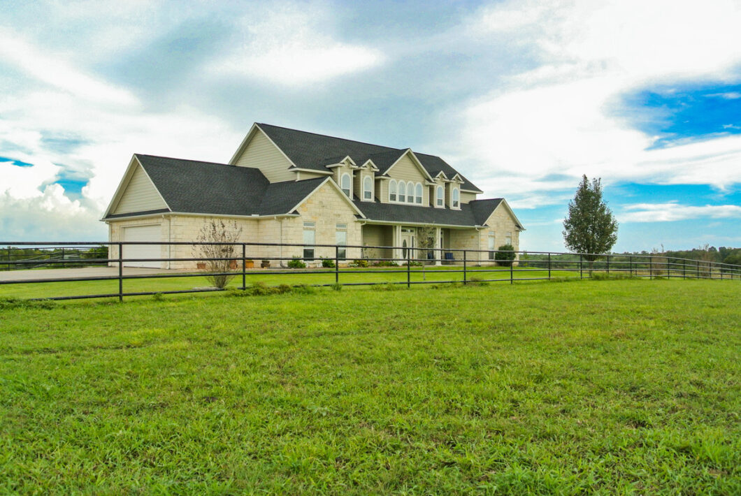 26558C1543619831013 2650 Dillard Road