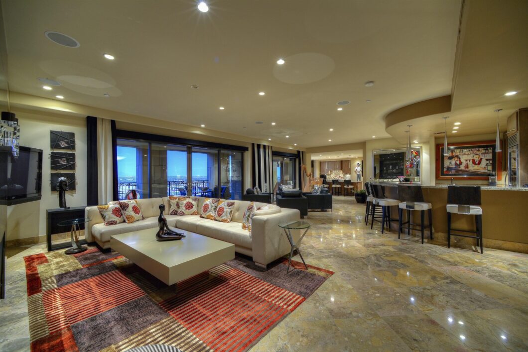 26886C1543527114175 7175 E Camelback Rd