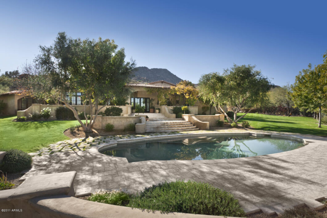 26886C1543544841936 6044 E Foothill Dr North