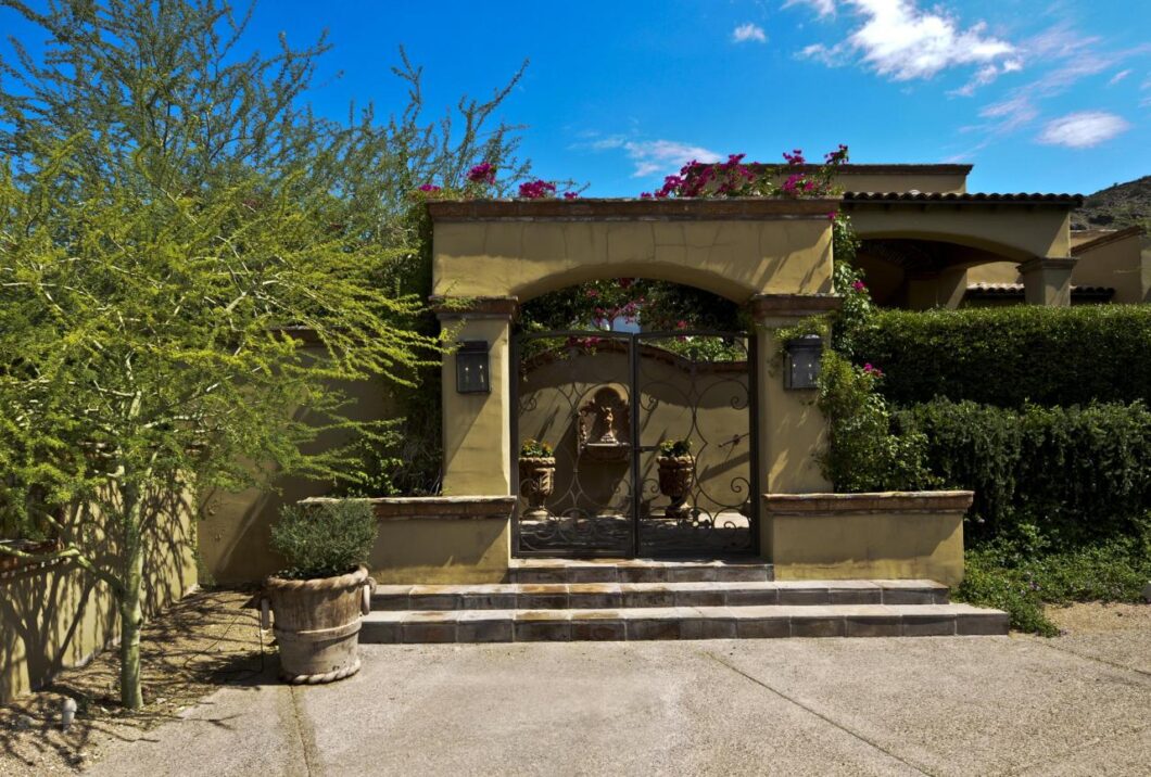 26886C1544585996534 5400 E Desert Jewel Dr
