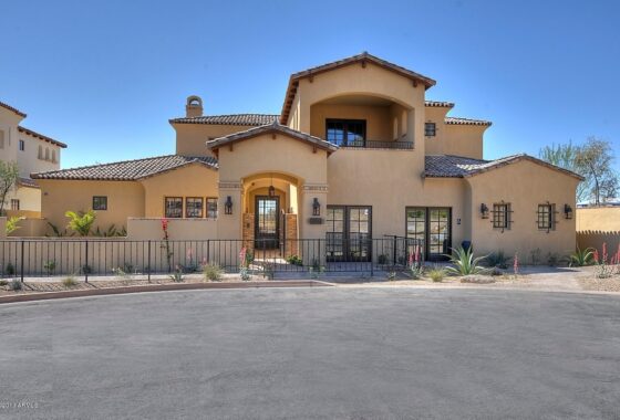 26886C1545784642635 3915 E Sierra Vista Dr