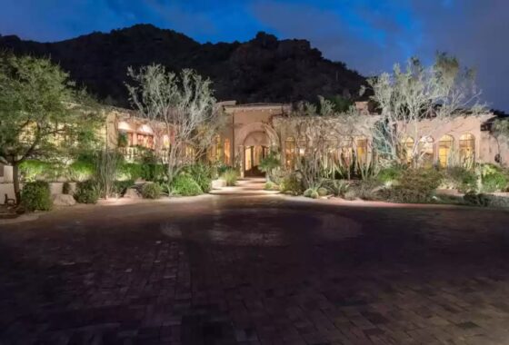 26886C1647893997372 5825 E Starlight Way