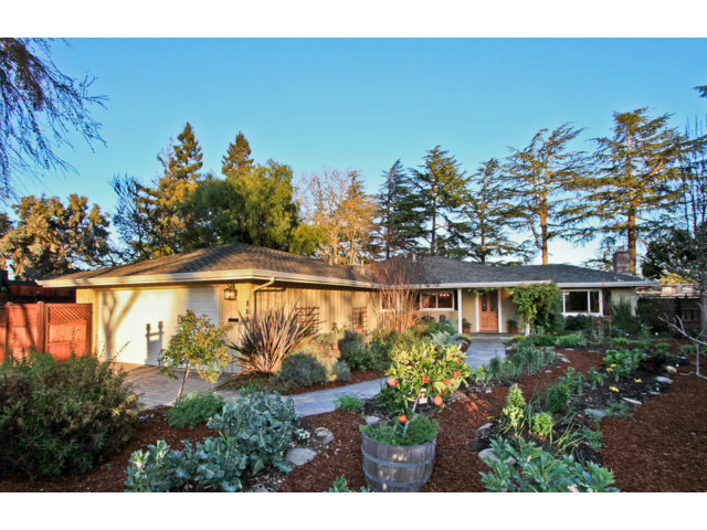 27241 868 SOUTHAMPTON DRIVE