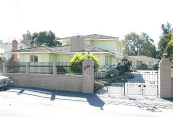 27372 264 WEST OAKWOOD