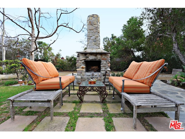 27861C1537273085602 6956 DUME DR