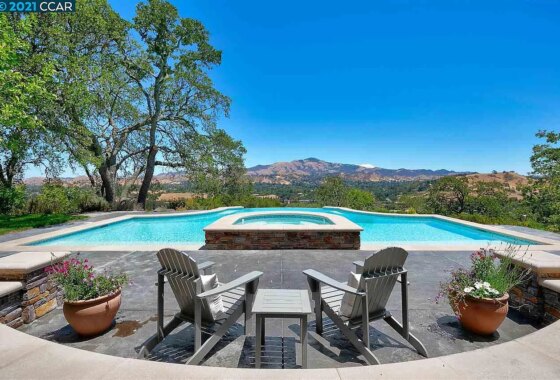 28011C1663944473152 2451 Ridgewood Rd.