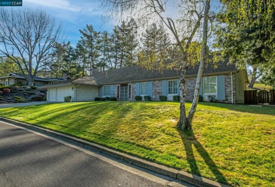 28011C1663944714399 38 Tam O Shanter Rd.