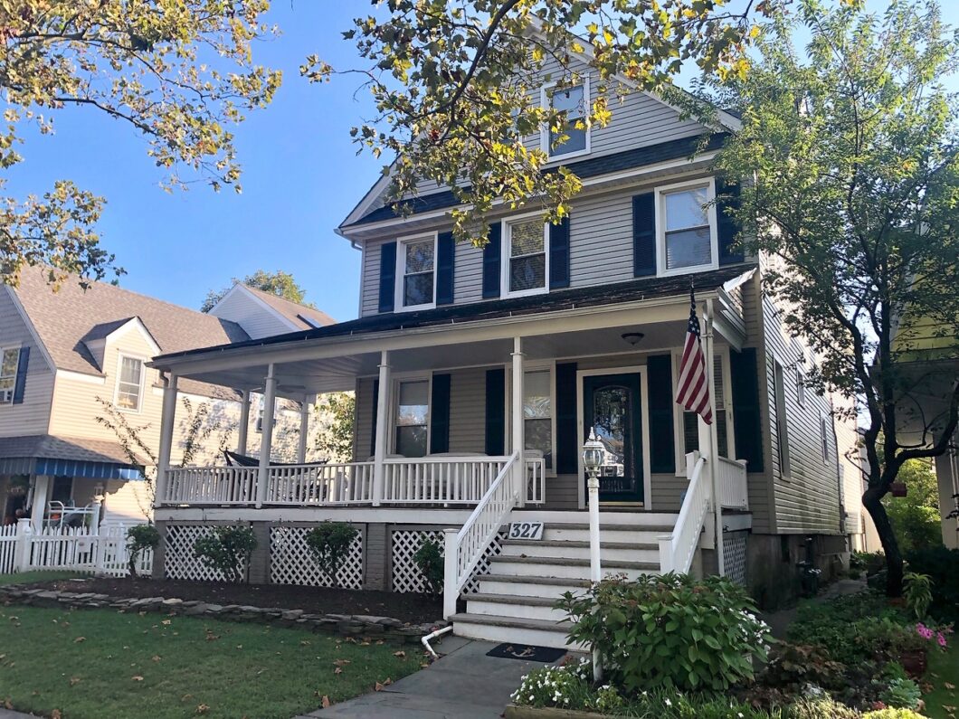 2806C1573151223803 327 Sylvania Avenue