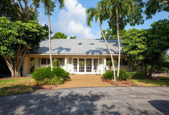 28080C1539185180140 Palm Cir W.