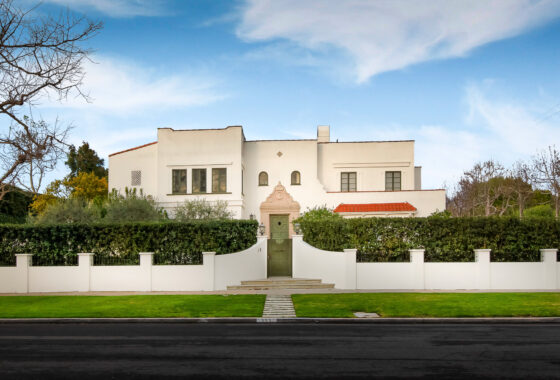 28847C1563486480158 555 South Burlingame
