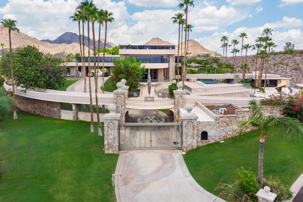 30651C1539296071381 6112 N Paradise View Dr