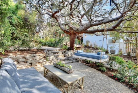 31506C1551111818480 564 Oak St