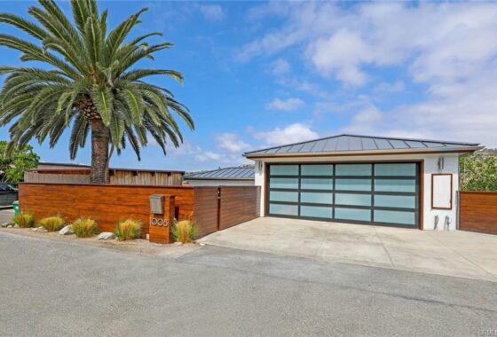 31506C1551112505623 1008 Van Dyke Dr