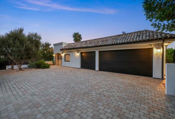 31724C1760484880319 7212 Mulholland Dr.