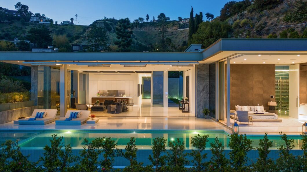 31724C1761094204362 1814 N. Doheny Dr.