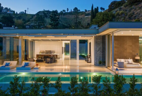 31724C1761094204362 1814 N. Doheny Dr.