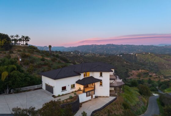 31724C1761187374870 4385 Rainbow Vista Dr.
