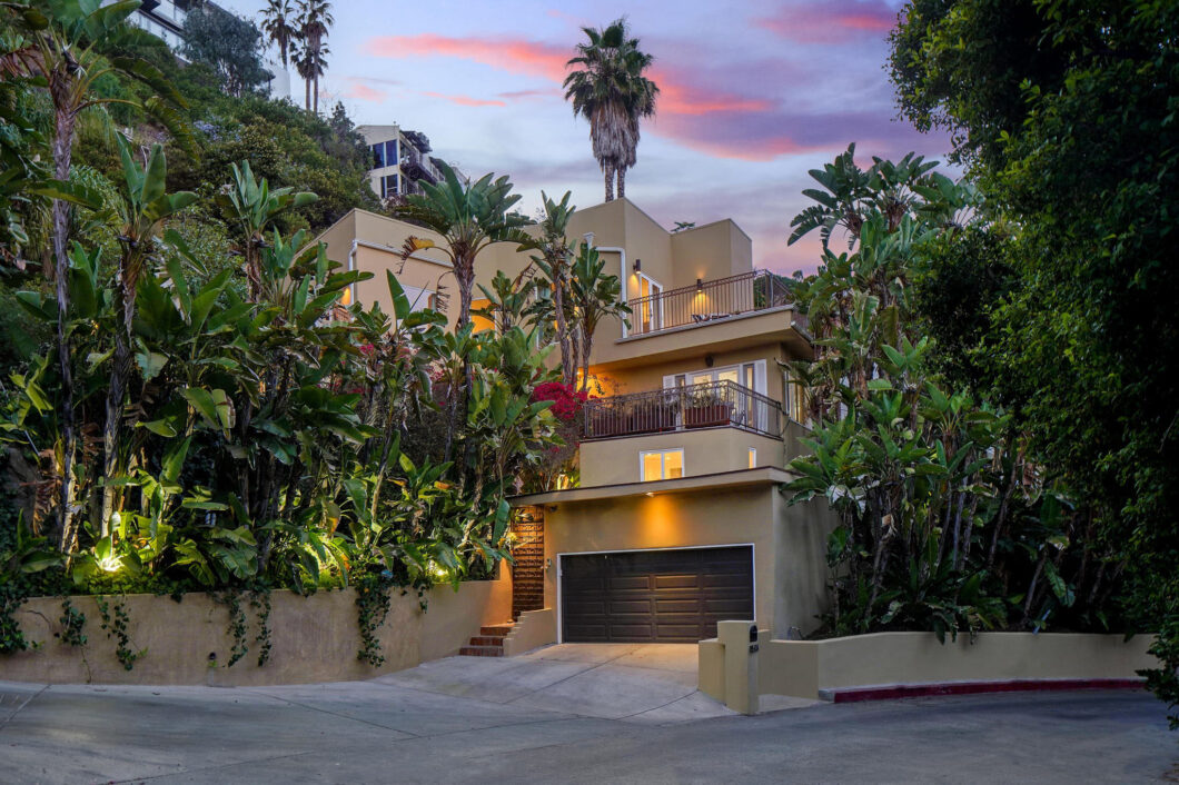 31724C1761198429108 8501 Hollywood Blvd.