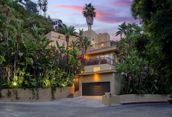 31724C1761198429108 8501 Hollywood Blvd.