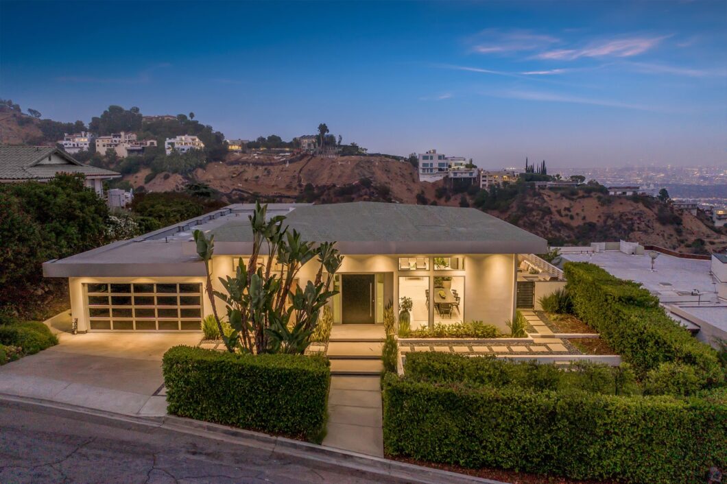 31724C1761254678209 9315 Nightingale Dr.