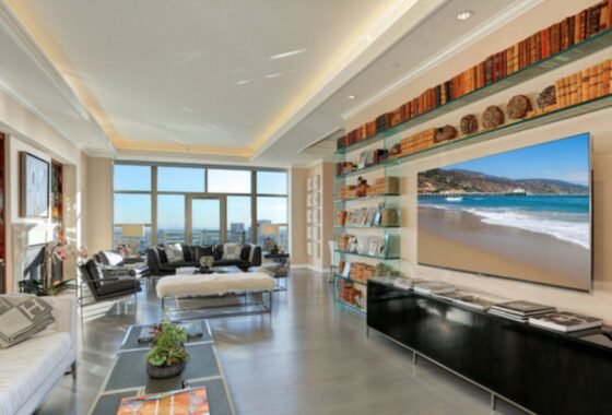 31724C1762224675910 10776 Wilshire