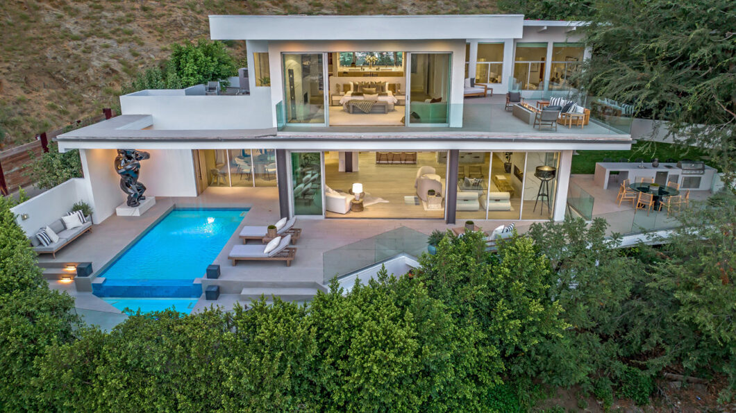 31724C1762395176027 8469 Hillside Ave.