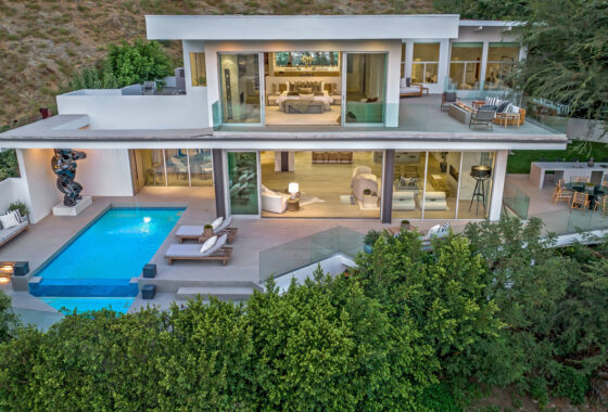 31724C1762395176027 8469 Hillside Ave.