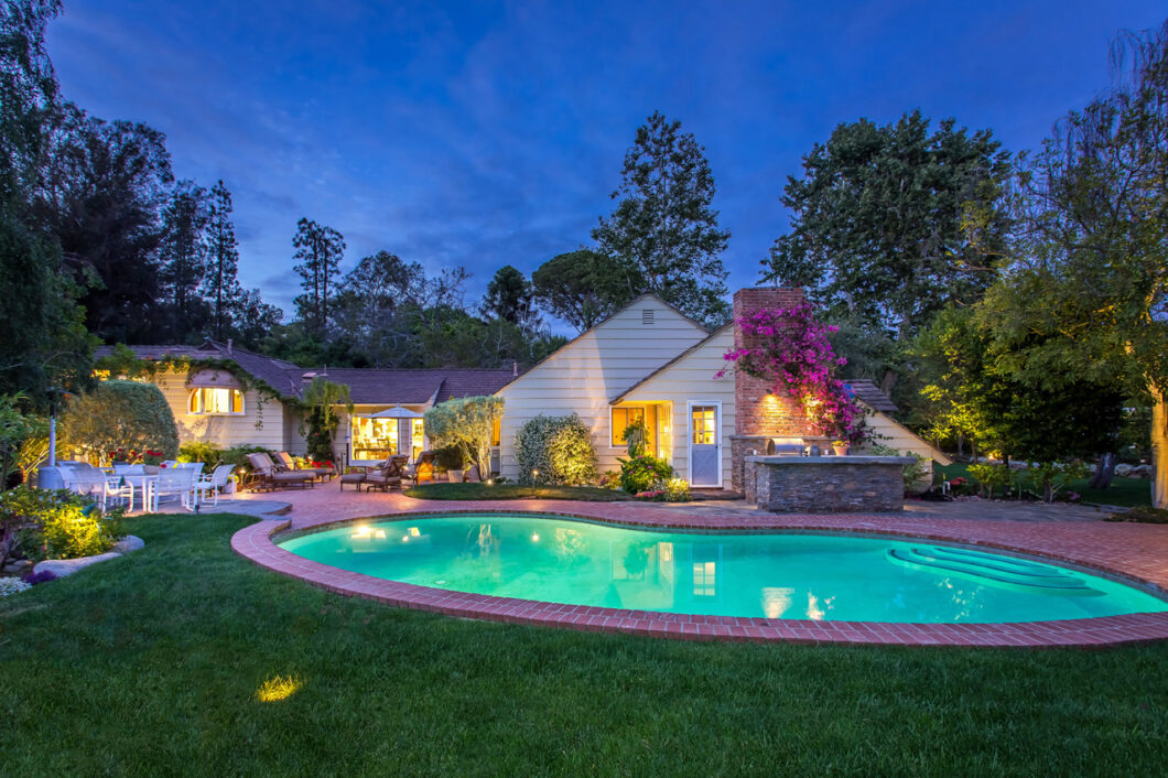 31724C1762413604112 251 N. Layton Dr.