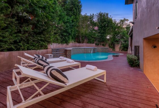 31724C1762484201895 2161 N. Bronson Ave.