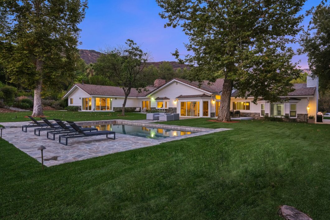 31724C1762485394154 24979 Mulholland Hwy.