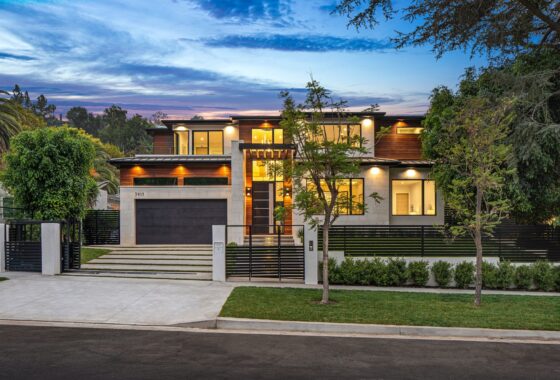 31724C1762499496250 3915 Dixie Canyon Ave.
