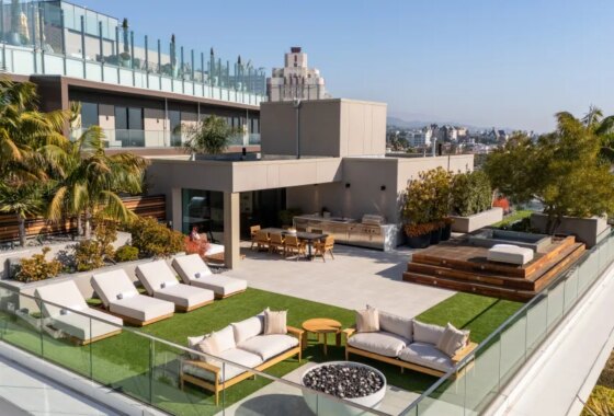 31724C1767032315950 8420 W. Sunset Blvd.
