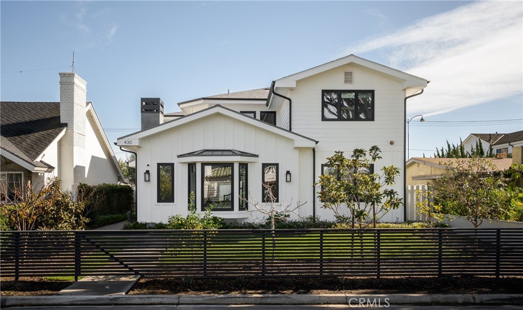 31724C1768586972129 430 Fullerton Ave