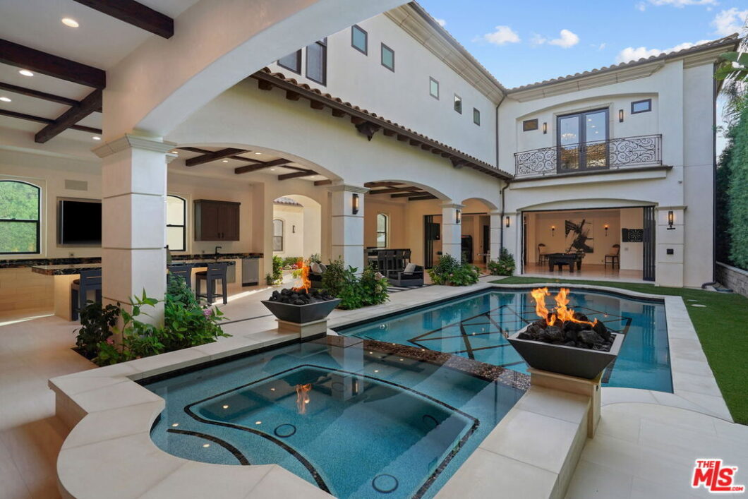 31724C1768588751577 20101 Cypress St