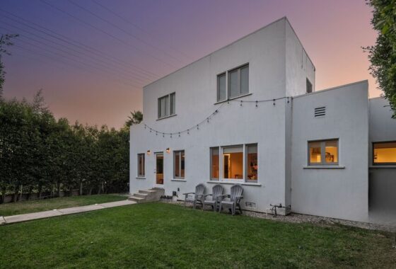 31724C1781526323913 803 N Curson Ave