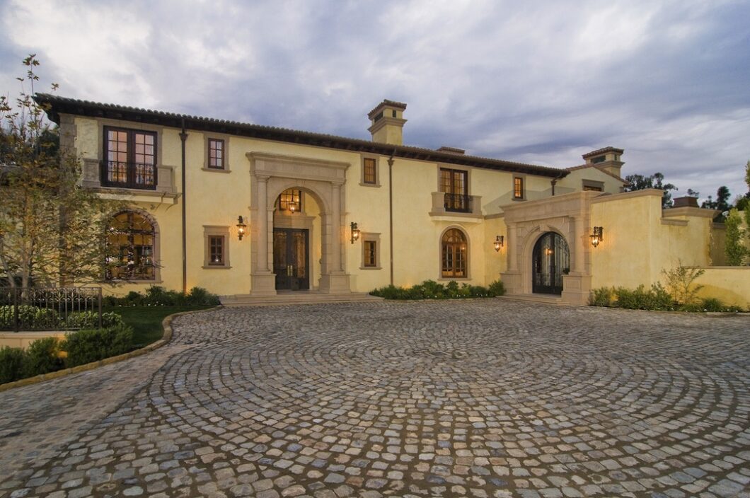 32035 1141 Summit Drive
