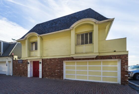 32037 547 Palisades Beach Rd.