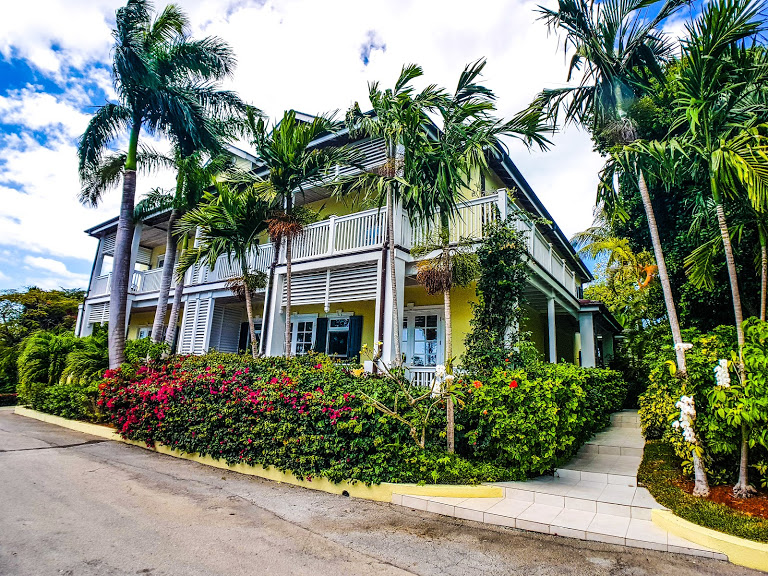 32492C1553696204062 Lyford Cay Tree Tops